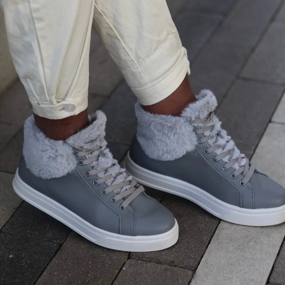 Women's Gray Fur-Lined Sneakers